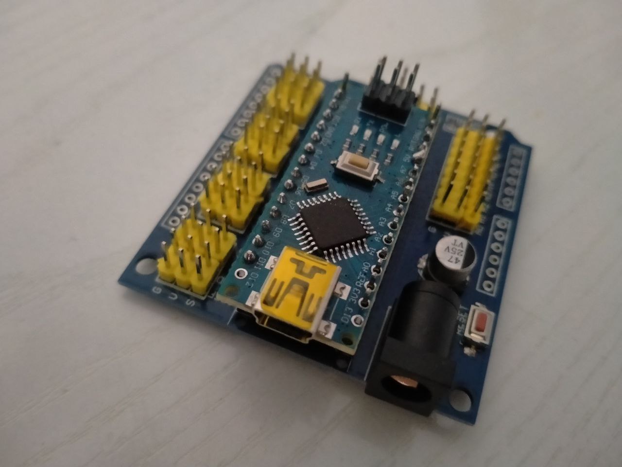 Imagen de Arduino Nano montada en shield